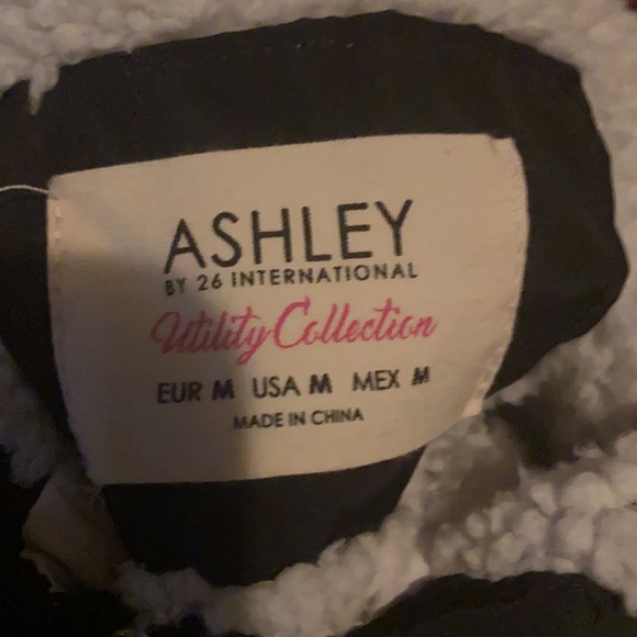 Bought the wrong jacket need gone quick - Picture 2 of 2